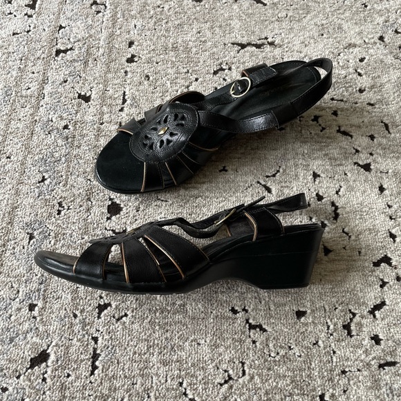 Women’s Clark’s Sandals - Picture 4 of 4